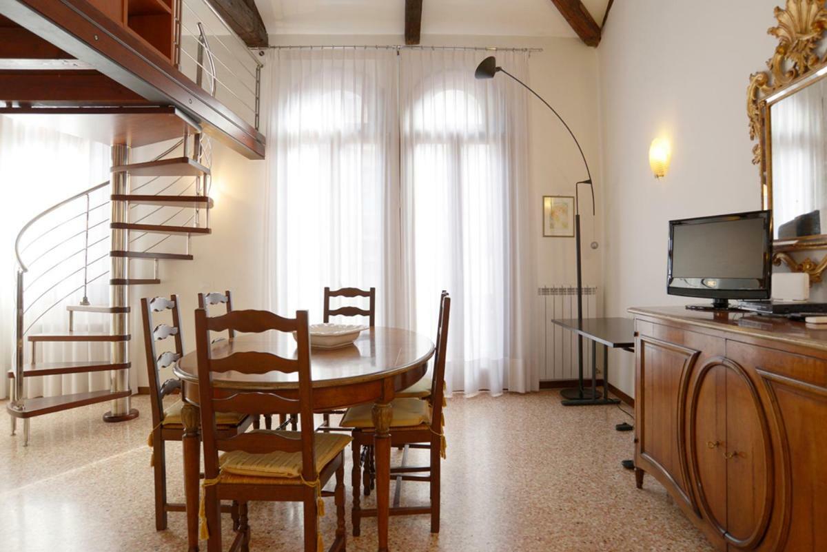 Sunny Canal A/C Wifi Venesia Bagian luar foto